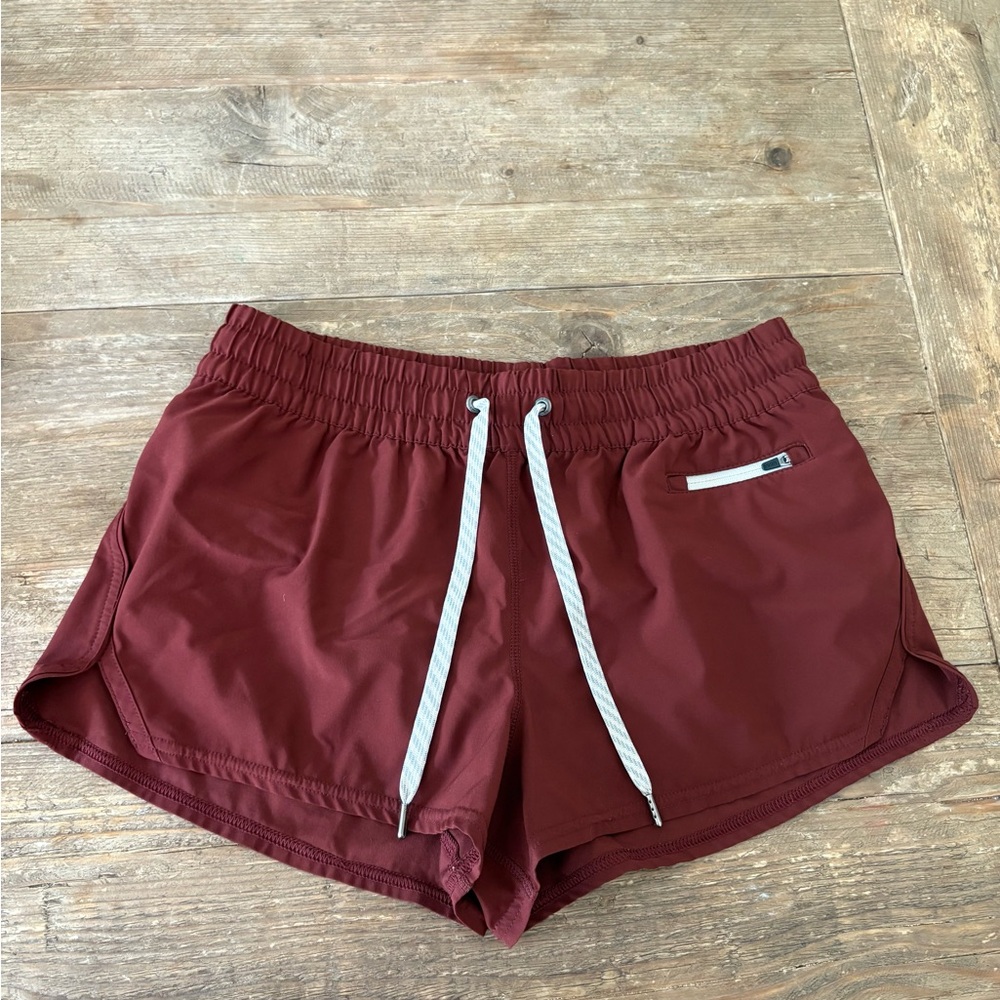 Vuori Women’s Maroon Clementine 2.0 Short 2.5"